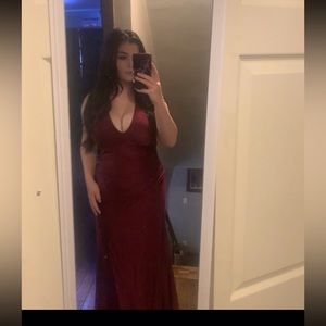 Never worn size 8 Cachet dress in the color maroon!!!